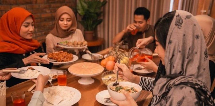 Ini Dia Tips Memilih Outfit Buka Puasa Bersama