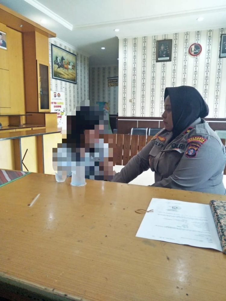 Remaja Putri Nyaris Lompat dari Atas Jembatan Kahayan