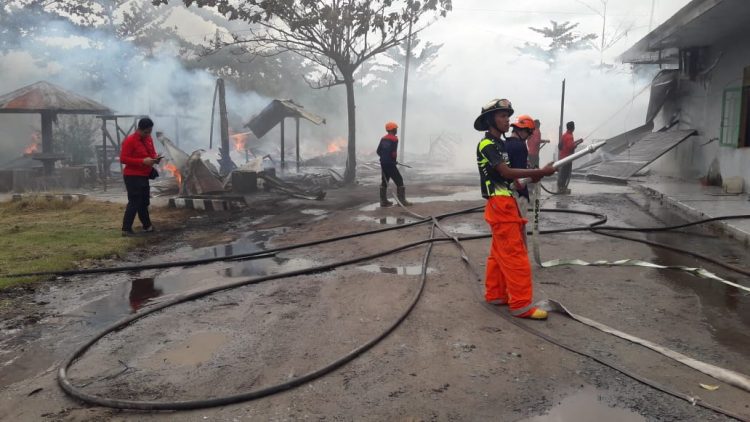Rumah dan Gudang Panti Asuhan Dilalap Si Jago Merah