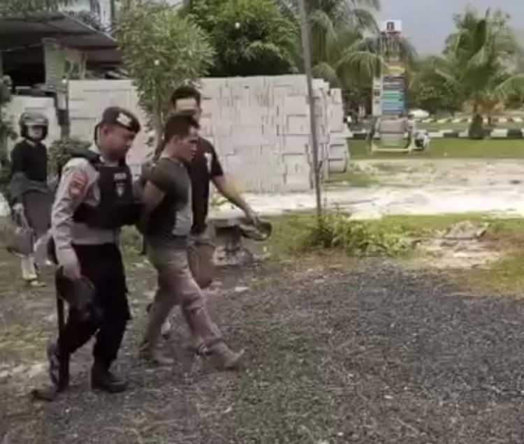 Seorang Pria Nyaris Diamuk Warga Adonis Samad