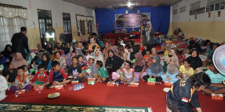 Pj Wali Kota Buka Puasa Bersama Pengungsi Banjir