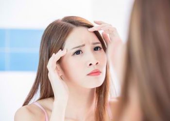 7 Cara Menyamarkan Kerutan di Dahi yang Sering Bikin Insecure