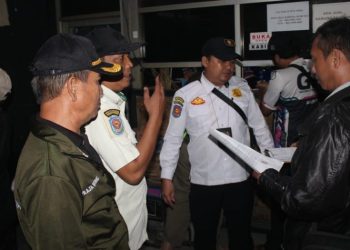 Toko Miras dan Biliar Kedapatan Langgar Jam Operasional