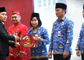 Ratusan ASN Raih Tanda Kehormatan Satyalancana Karya Satya