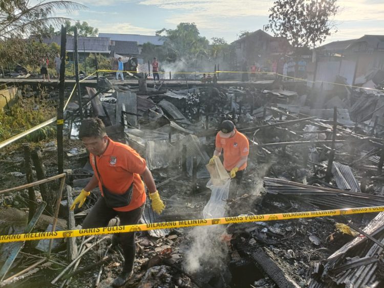 Belasan Rumah di Komplek Mendawai Ludes Terbakar