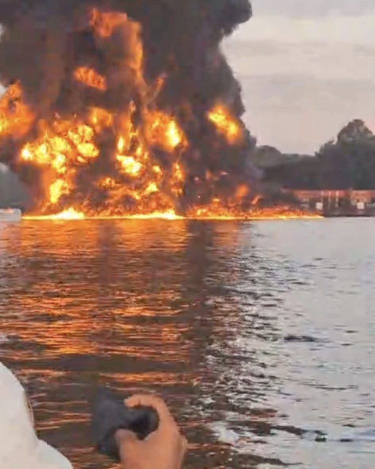 Tugboat Batu Bara Meledak, 10 ABK Dinyatakan Hilang