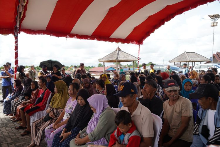 Pemprov Salurkan 1.000 Paket Sembako Murah