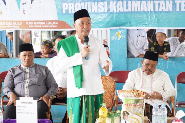 Gubernur Gratiskan Paket Sembako Saat Gelar Pasar Murah di Pelabuhan Rambang