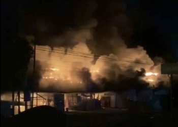 Kebakaran Ludeskan 12 Ruko, Satu Keluarga Nyaris Terpanggang