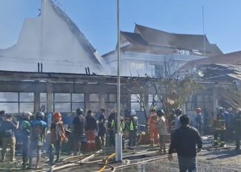 Gereja Maranatha dan SMP Kristen Diamuk Si Jago Merah