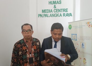 Mencari Keadilan, Guru Ini Malah Digugat Ganti Rugi Rp800 Juta