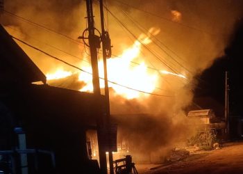Dua Rumah di Samping Proyek Duta Mall Ludes Terbakar