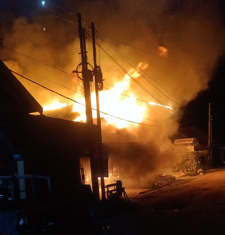 Dua Rumah di Samping Proyek Duta Mall Ludes Terbakar