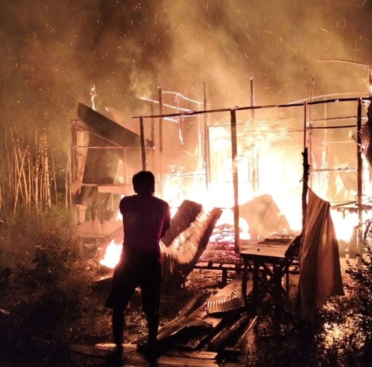 Rumah Kosong di Tampung Penyang Ludes Terbakar
