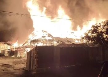 Si Jago Merah Ludeskan Rumah dan Barak di Belakang RS Bhayangkara    