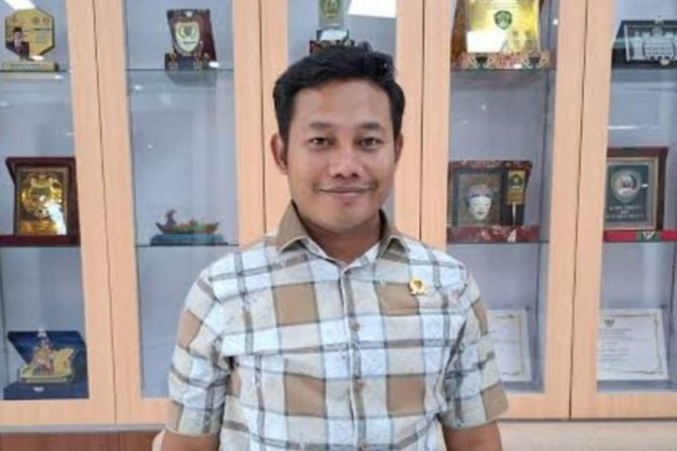 Guru Memiliki Peran Besar Dalam Membimbing Siswa