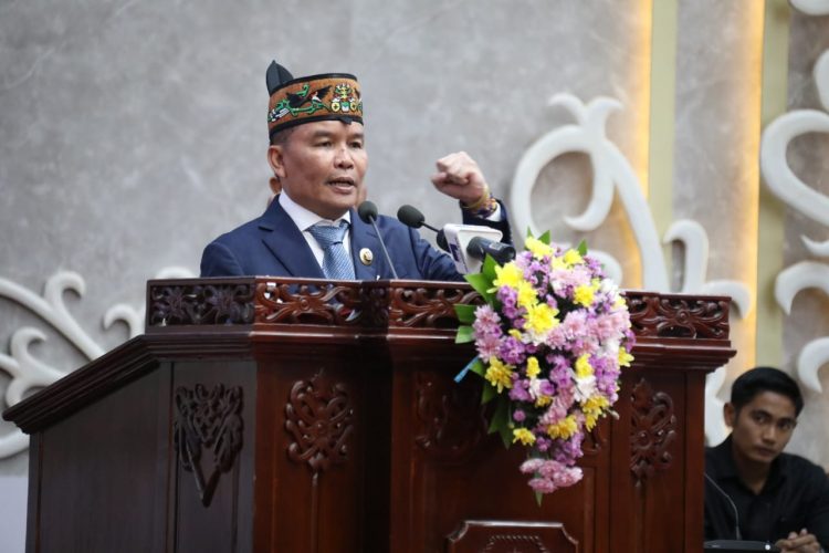 Gubernur Paparkan 100 Hari Kerja di Rapat Paripurna DPRD