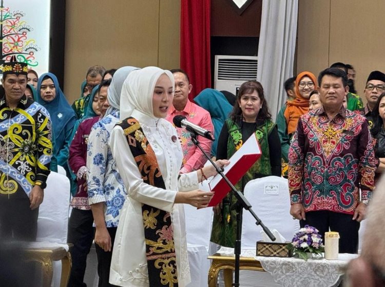 Thisia Lantik Ketua Dekranasda 12 Kabupaten/Kota se-Kalteng