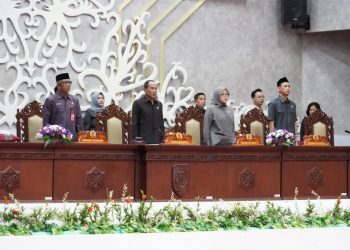 Plt Sekda Hadiri Paripurna dengan Agenda Raperda Pertambangan