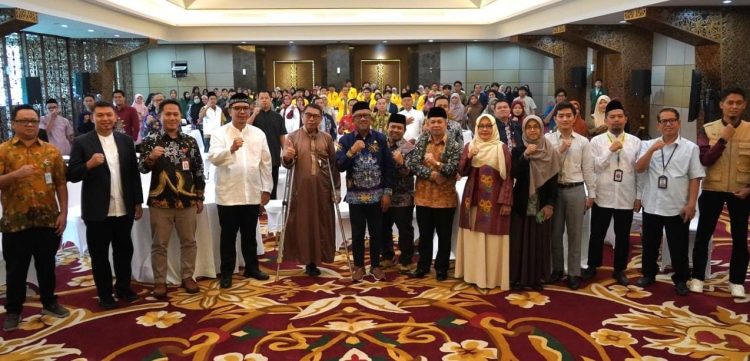 Plt Sekda Buka Seminar dan Launching Program Wakaf Uang