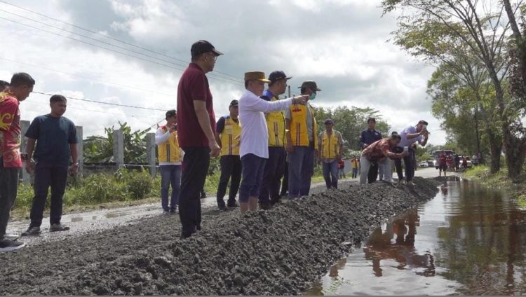 Gubernur Tinjau Jalan Rusak di Lingkar Luar Palangka Raya