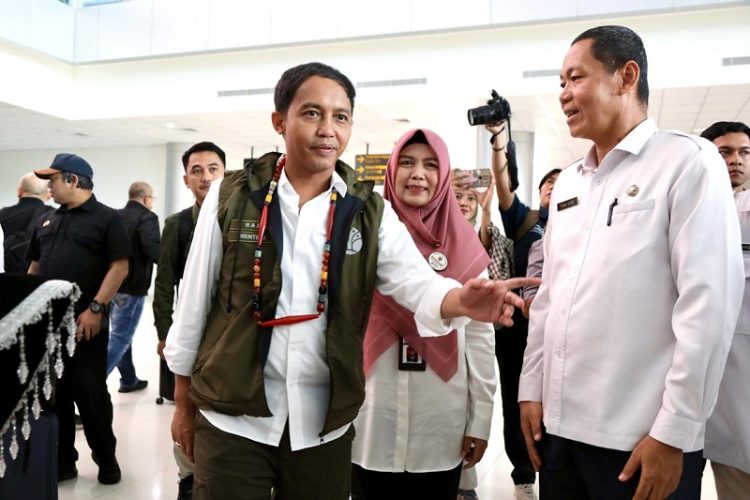 Menhut Kunjungi Konservasi Orang Utan di Pulang Pisau