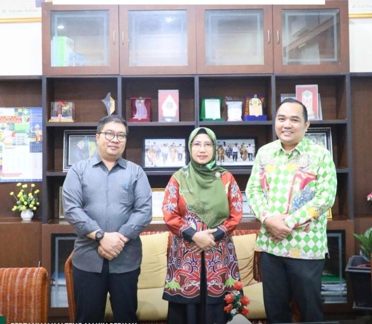 Kadis TPHP Kalteng dan Gunung Mas Koordinasikan Cetak Sawah