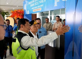 Gubernur Tinjau Aktivitas Mudik di Bandara Tjilik Riwut