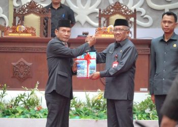 Plt Sekda Bacakan Pidato Pengantar Gubernur Tentang LKPJ