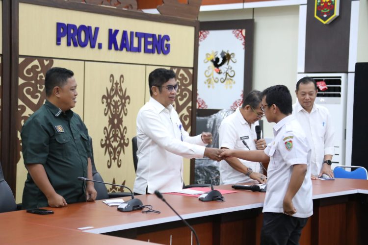 PWI dan Diskominfosantik Salurkan Tali Asih untuk PPNPN