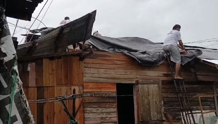 Belasan Rumah dan Pasar Ramadan Porak Poranda Diterjang Angin Kencang