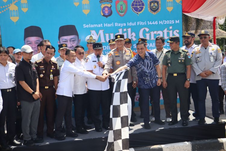Wagub dan Kapolda Berangkatkan 14 Bus Mudik Gratis