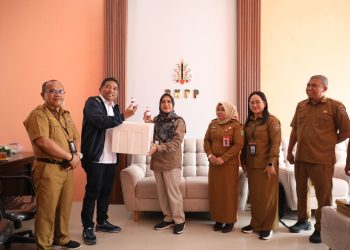 Kepala Dinas TPHP Kalteng Salurkan Vaksin PMK ke Barsel