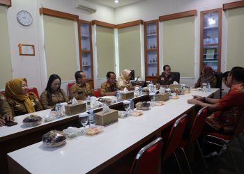 Agustin Terang Narang Sambangi Kantor Dinas TPHP