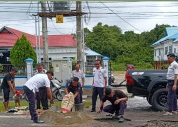 Dishub Tambal Beberapa Jalan Berlubang