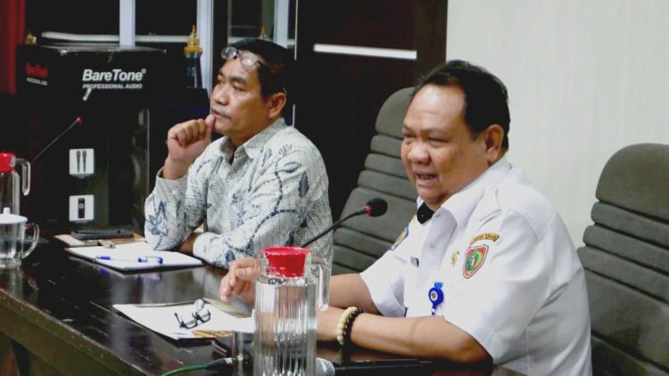 DLH Kalteng Salurkan Bantuan Alat Pengelolaan Sampah ke Pulang Pisau