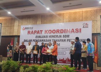 Badan Kesbangpol Kalteng Terima Penghargaan dari Bawaslu