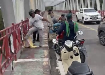 Depresi Dituduh Selingkuh, Wanita Ini Nyaris Lompat dari Atas Jembatan Kahayan