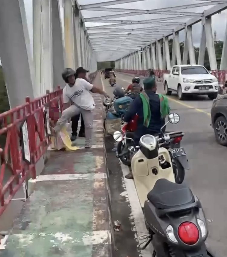 Depresi Dituduh Selingkuh, Wanita Ini Nyaris Lompat dari Atas Jembatan Kahayan