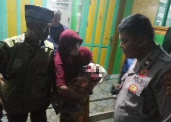 Warga Bukit Raya Temukan Bayi Dibuang di Masjid