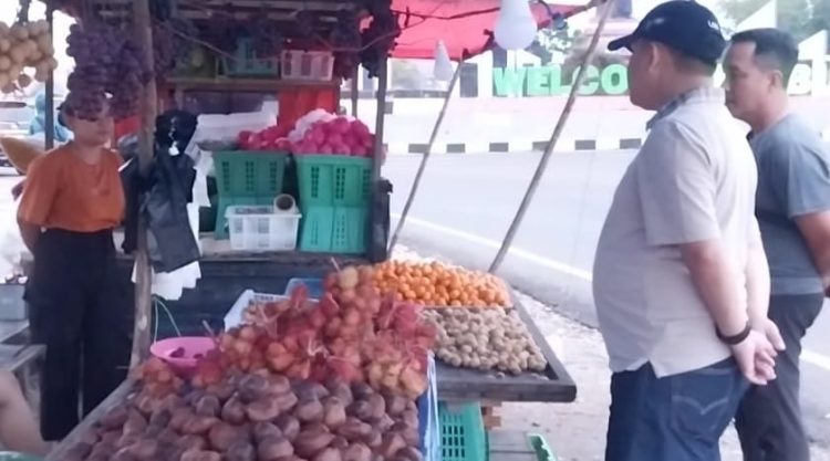 Pj Bupati Tinjau Aktivitas Pedagang di Bundaran Sababilah