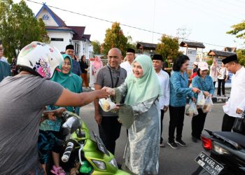 TP PKK Gelar Pasar Penyeimbang dan Bagikan Takjil