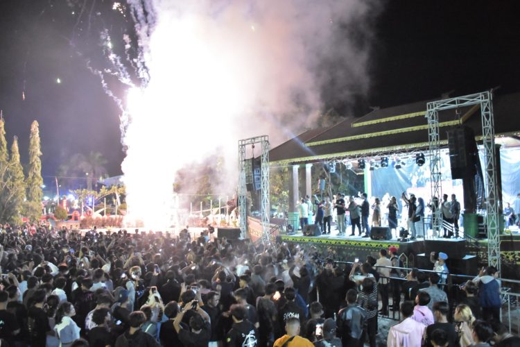 Doa Bersama Lintas Agama Hiasi Malam Tahun Baru di Kapuas