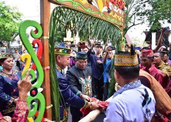 Tiga Ritual Adat Sambut Bupati dan Wabup Terpilih
