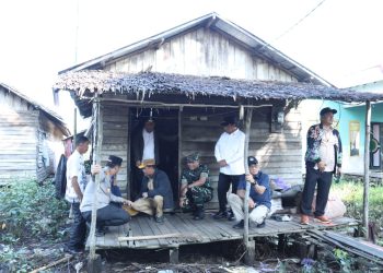 Gubernur Tinjau Program Bedah Rumah di Kapuas