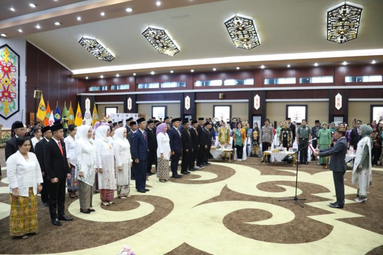 Gubernur Lantik Pengurus Baru Dekranasda dan TP Posyandu