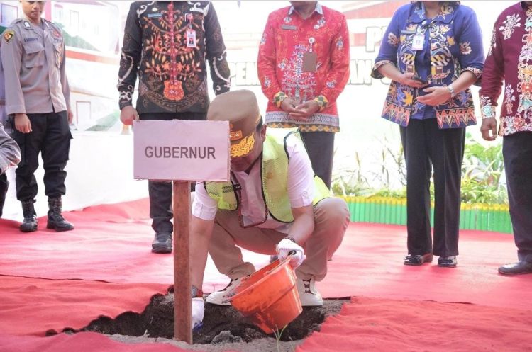 Gubernur Letakan Batu Pertama Pembangunan Dapur Makan Bergizi Gratis