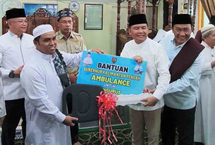 Gubernur Salurkan Bantuan Ambulan dan Mobil Jenazah