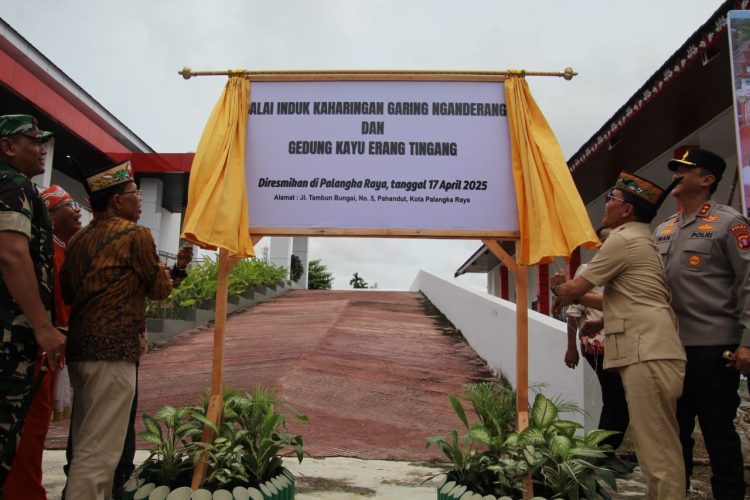 Gubernur Resmikan Balai Induk Kaharingan Garing Nganderang dan Gedung Kayu Erang Tingang