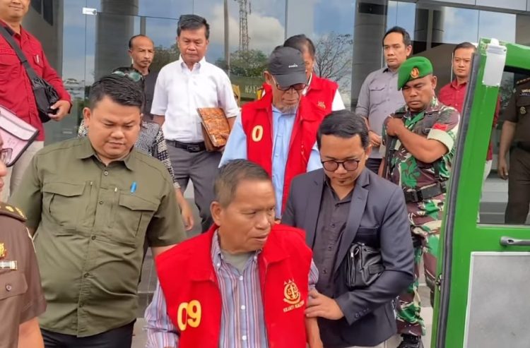 Mantan Kepala Dinas Korupsi Rp8,5 Miliar Diserahkan ke Kejari Barito Utara